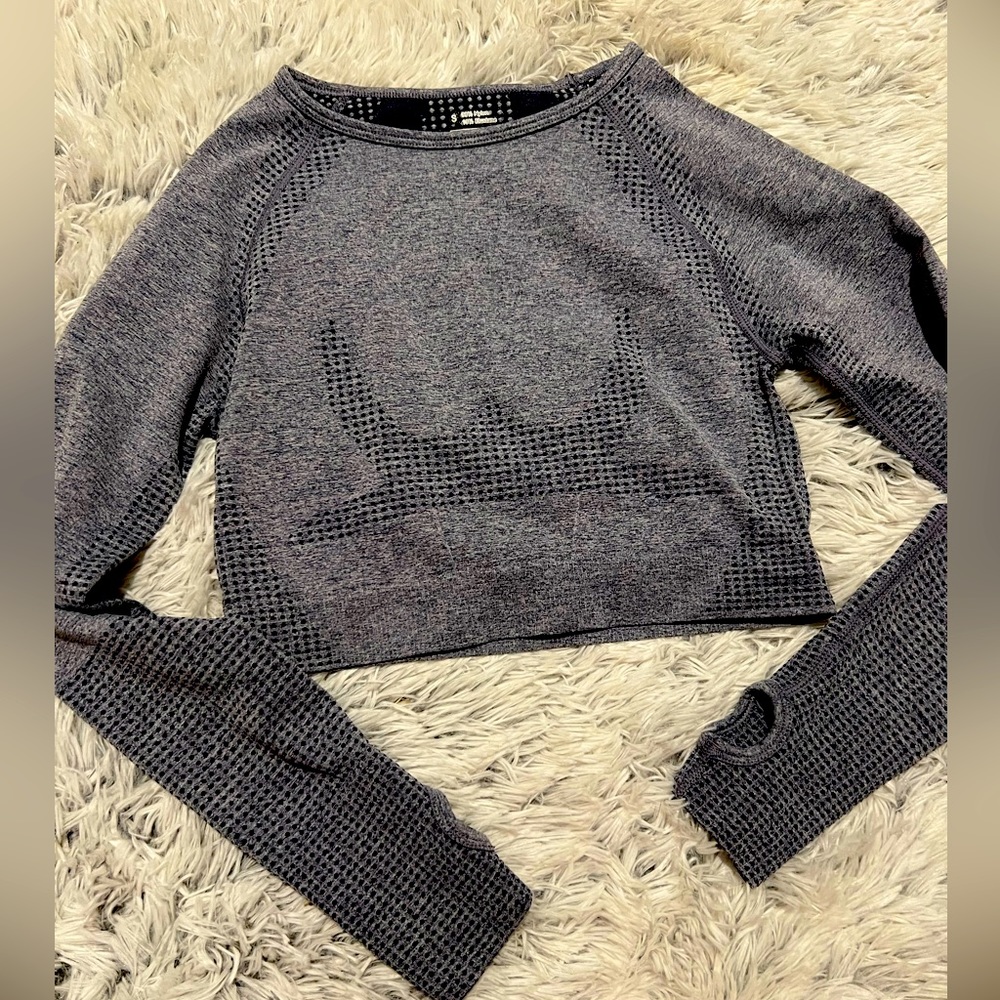 Cropped Tight Long sleeve shirt 🤍